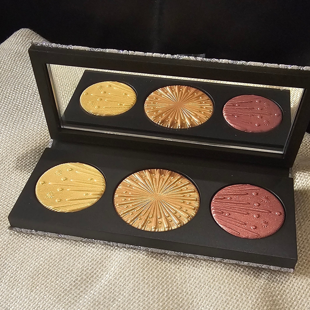 MAC Cosmetics Flashing Ice Extra Dimension Highlighter Trio Medium Deep Palette - Picture 6 of 9